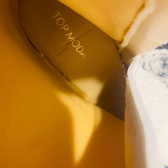 NEW-Top Moda White Textured Ankle Boots SZ 9 - Picture 4 of 8